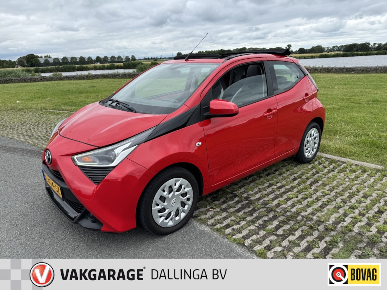 Toyota Aygo - 1.0 VVT-i x-play cabrio 1.0 VVT-i x-play CABRIO - AutoWereld.nl