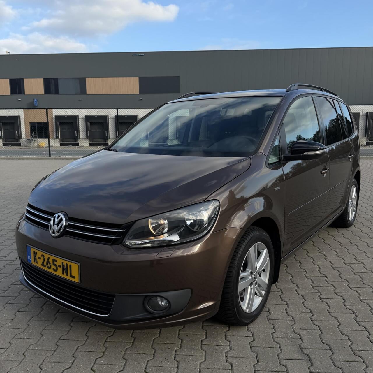Volkswagen Touran - 1.2 TSI Highline | Panoramadak | NW APK! - AutoWereld.nl