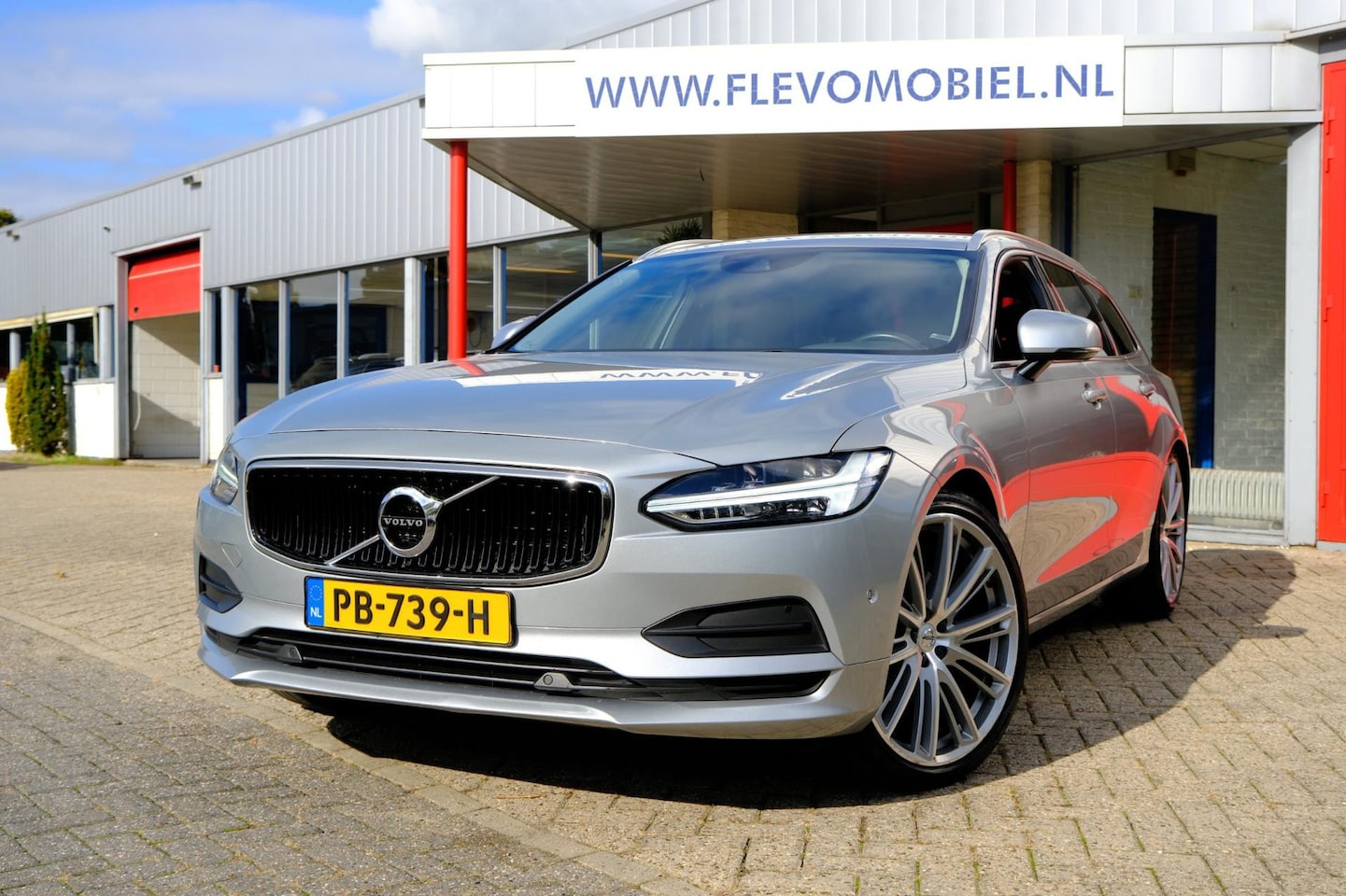 Volvo V90 - 2.0 D3 150pk Momentum Aut. Leder|Navi|Adapt-Cruise|LMV - AutoWereld.nl