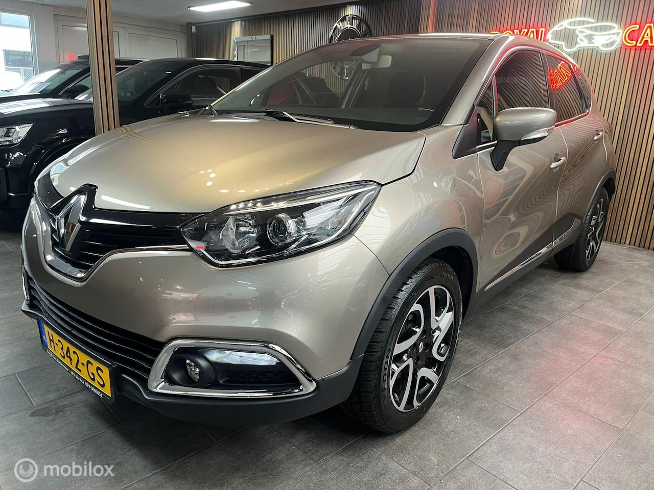 Renault Captur - 1.2 TCe Helly Hansen / Automaat / Navi - AutoWereld.nl