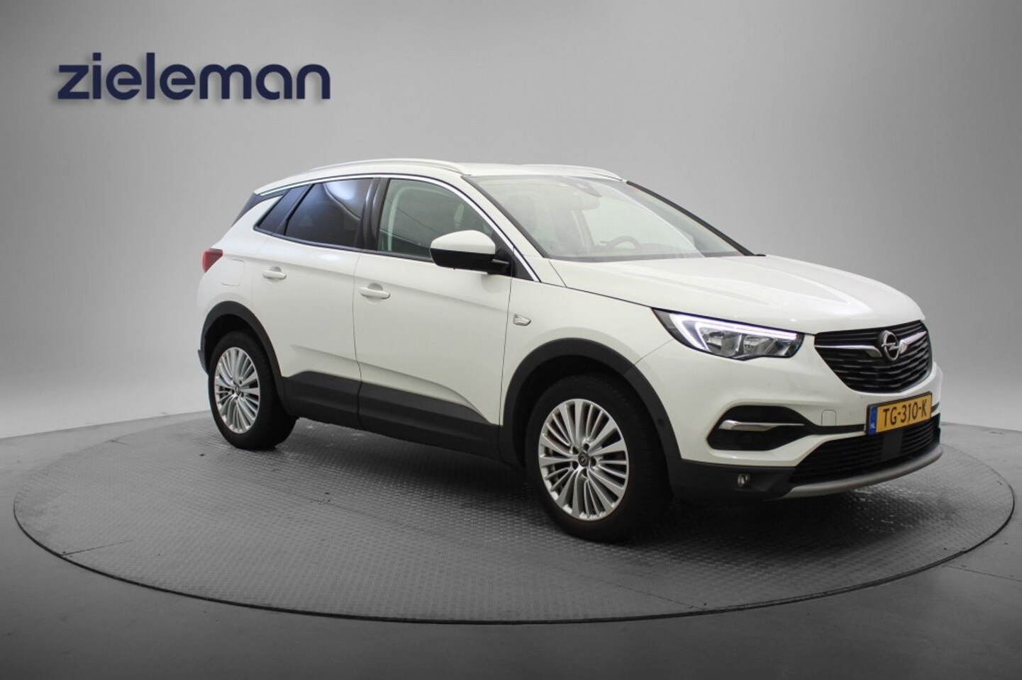 Opel Grandland X - 1.2 Turbo Innovation - Carplay, Navi, Clima - AutoWereld.nl