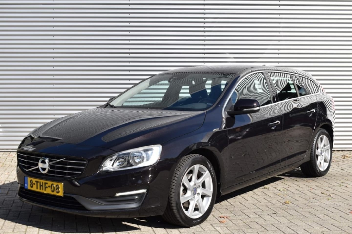 Volvo V60 - 1.6 D2 MOMENTUM / TREKHAAK / PDC / VOORRUIT VERW. - AutoWereld.nl
