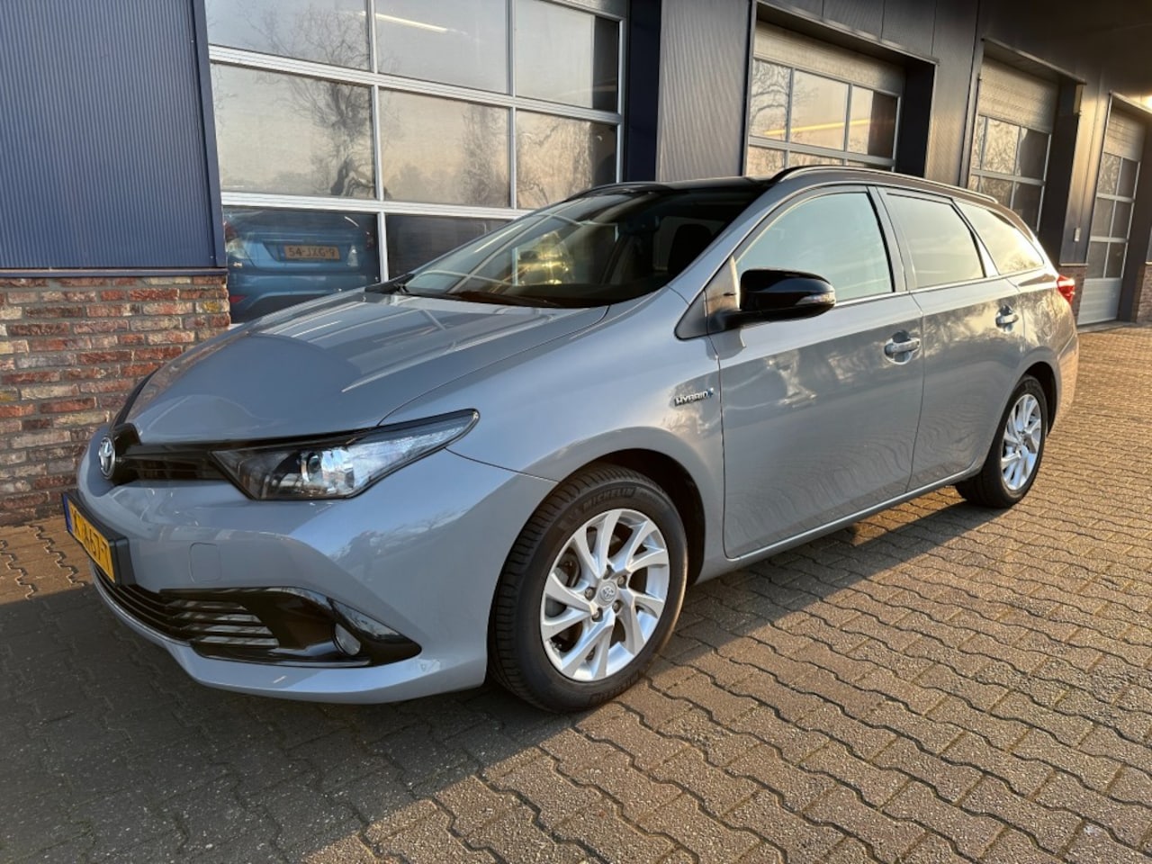 Toyota Auris - 1.8 HYBR. ENERGY + NAVI. CAMERA. ALL. IN. - AutoWereld.nl