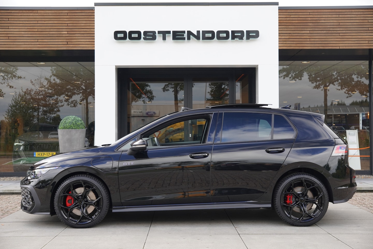 Volkswagen Golf - 1.5/272pk eHybrid GTE|2025|Panoramadak|Leer+Memory|Matrix LED|Trekhaak|19"Blackstyle|Cruis - AutoWereld.nl