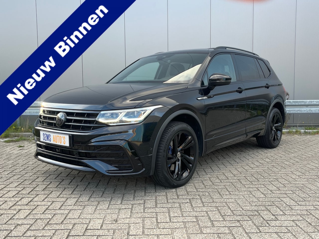 Volkswagen Tiguan Allspace - All-Space 2.0 TSI R-Line 4Motion 7 Pers / Pano / Gekoelde stoelen / Sfeer verlichting / Tr - AutoWereld.nl