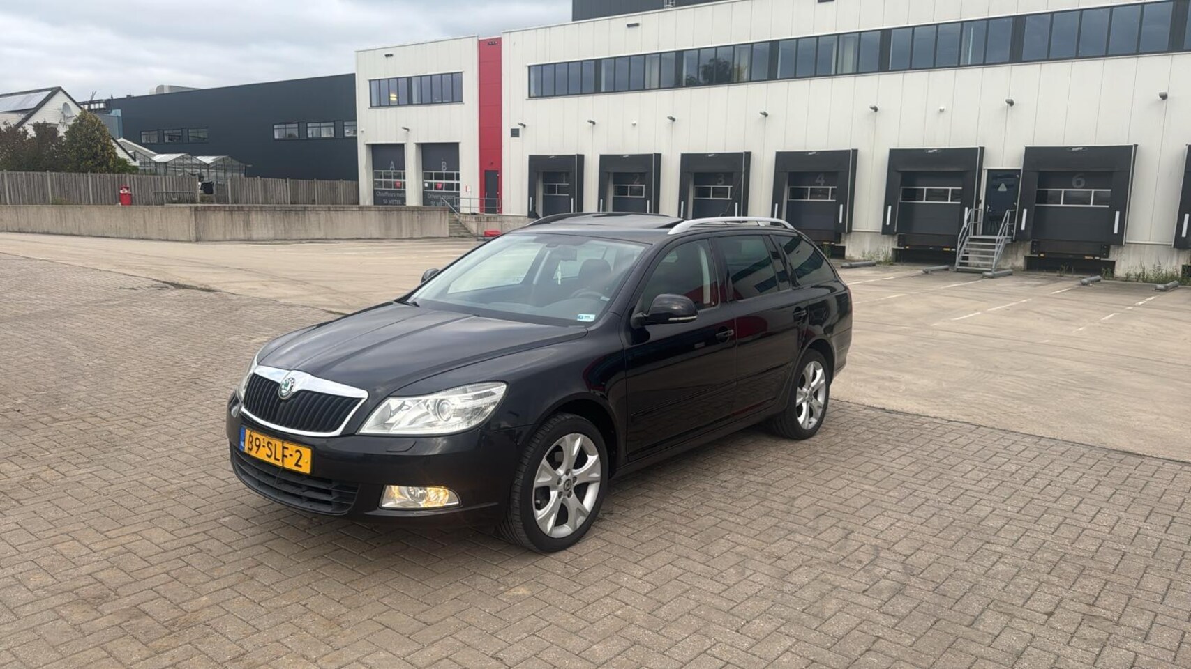 Skoda Octavia Combi - 1.2 TSI Elegance Business Line CLIMA LEER ZWART 2011 - AutoWereld.nl