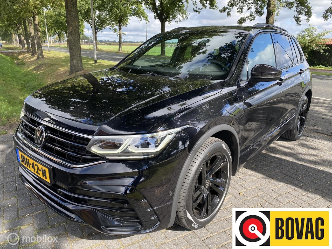 Volkswagen Tiguan - 1.4 TSI eHybrid 3 x R-Line I Black Style 2022 - AutoWereld.nl