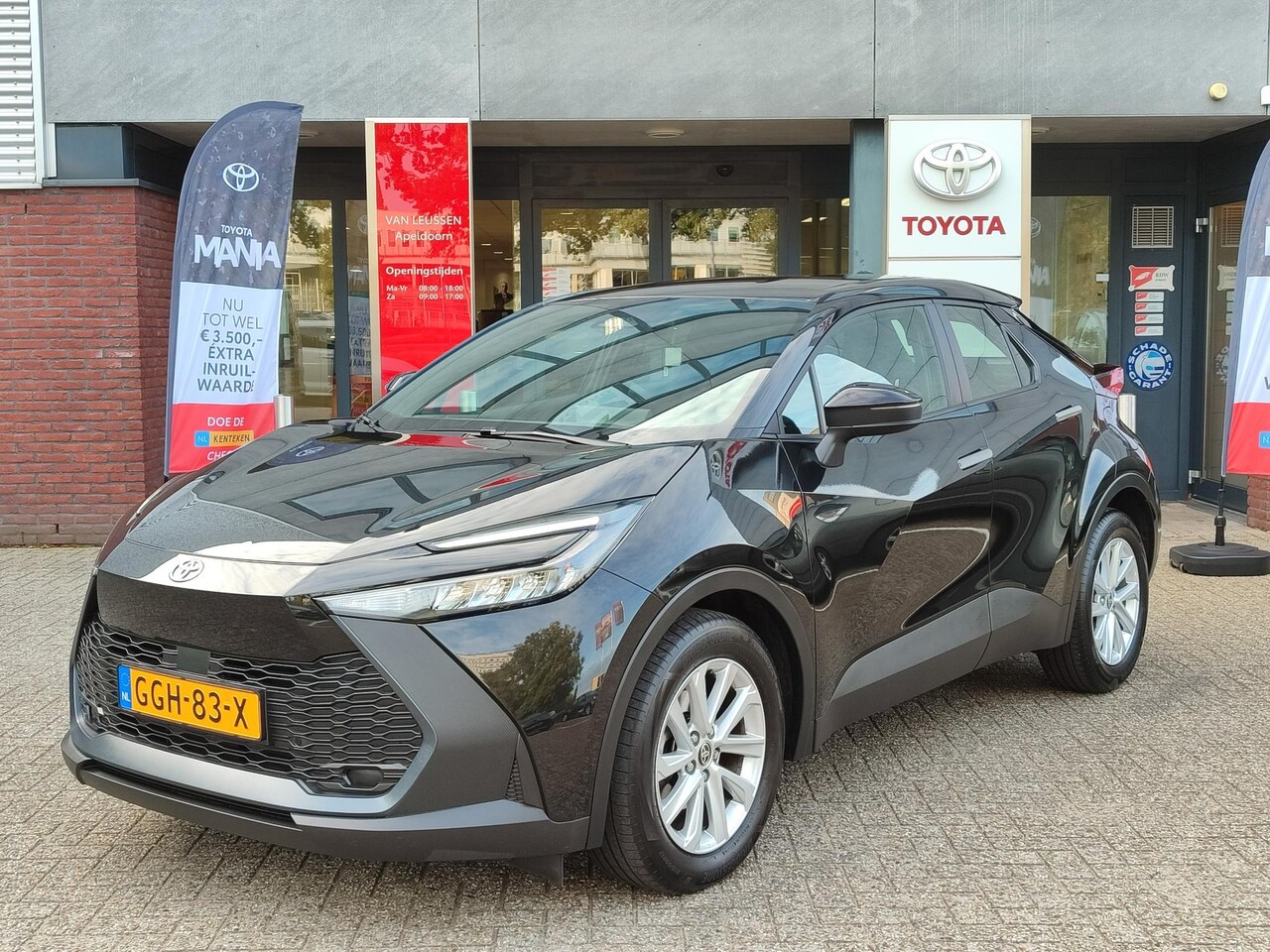 Toyota C-HR - 1.8 Hybrid 140 BLIND SPOT NAVI CAMERA APPLE/ANDROID 17'' LM-VELGEN NL-AUTO AD-CRUISE - AutoWereld.nl