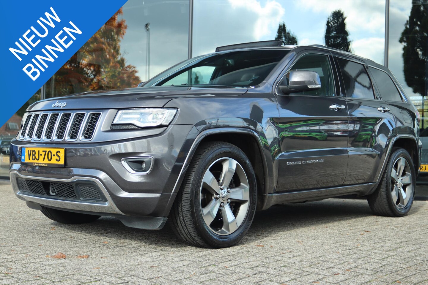 Jeep Grand Cherokee - 3.0 CRD AUT. LIMITED 4X4 GRIJS KENTEKEN *MARGE* | PANO | TREKHAAK | LEDER | NAVI | KEY-LES - AutoWereld.nl