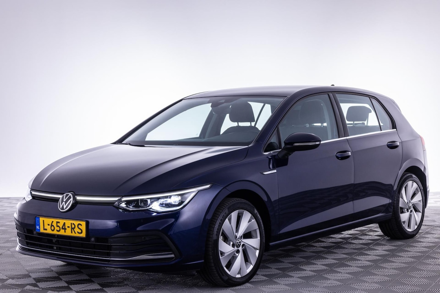 Volkswagen Golf - 1.5 eTSI 150 PK Style Alacantara/Massage/A.Camera/Adap.cruise/Keyles/MemoryStoel/Stoel-stu - AutoWereld.nl