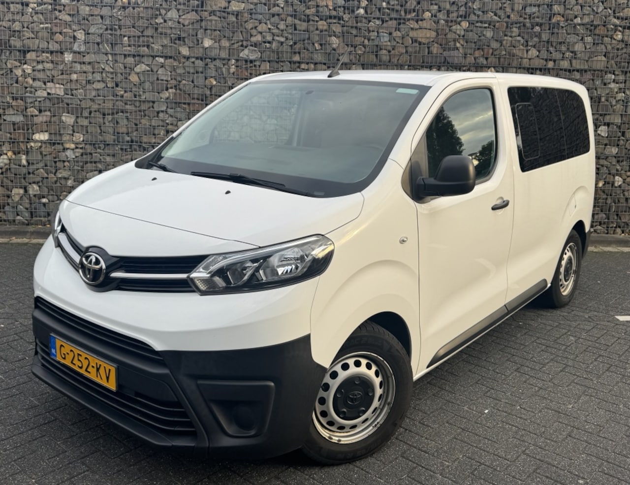 Toyota ProAce Shuttle - 1.5 D 9 persoons incl BTW & BPM - AutoWereld.nl