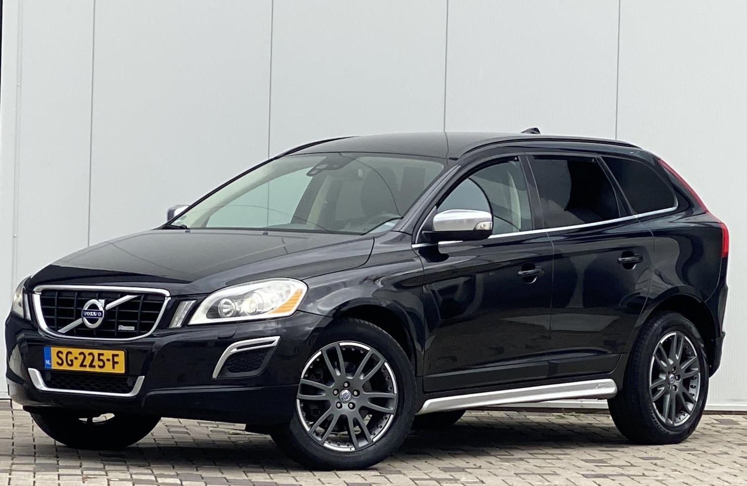 Volvo XC60 - 2.4D AWD Summum AUTOMAAT AIRCO LEER, VOLLE ONDERHOUD - AutoWereld.nl