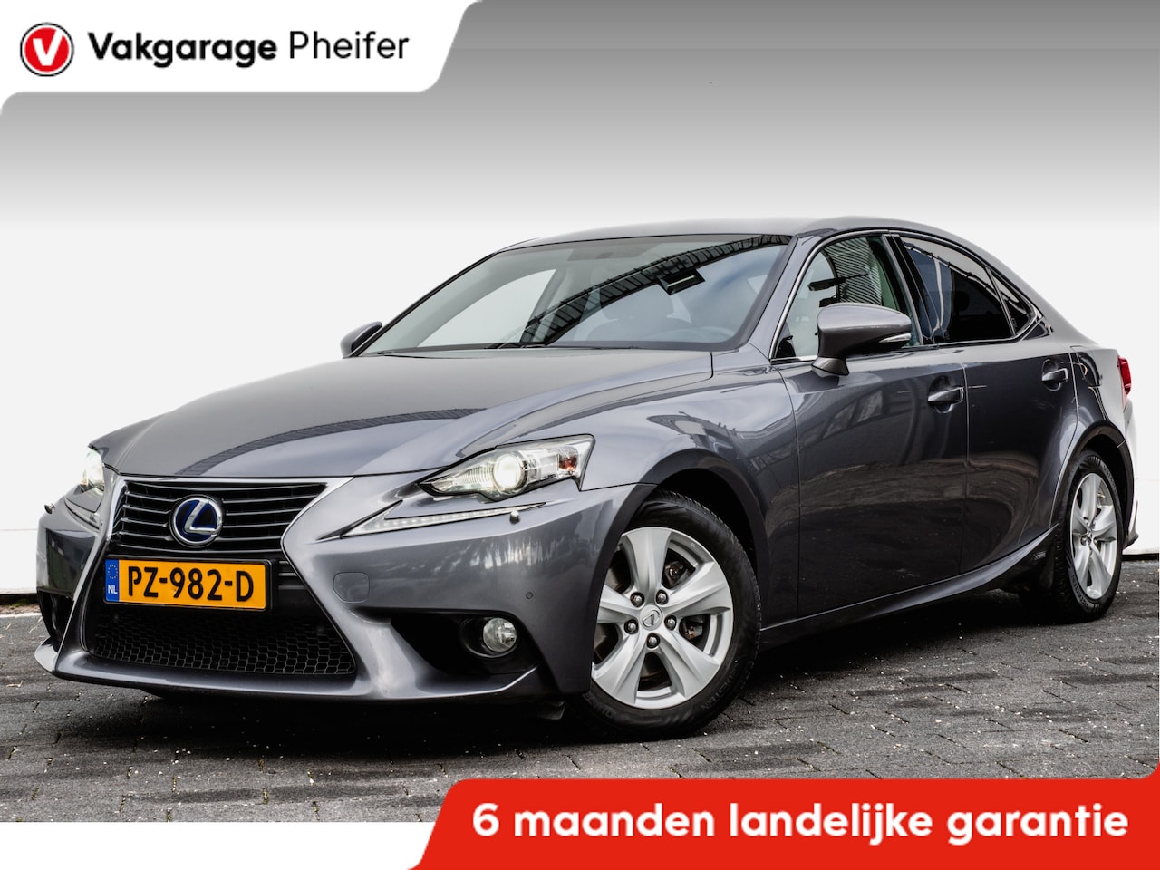 Lexus IS - 300h Edition Full map navigatie/ Cruise control/ DAB+/ Pdc v+a/ Tel. bluetooth - AutoWereld.nl