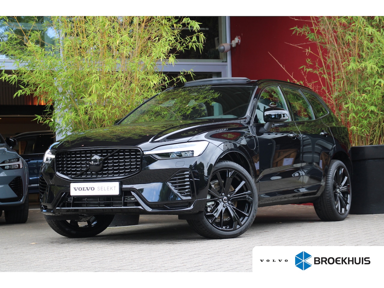 Volvo XC60 - 2.0 T6 Plug-in hybrid AWD Plus Black Edition | Panoramadak | Memory seats | Stuur/stoelver - AutoWereld.nl