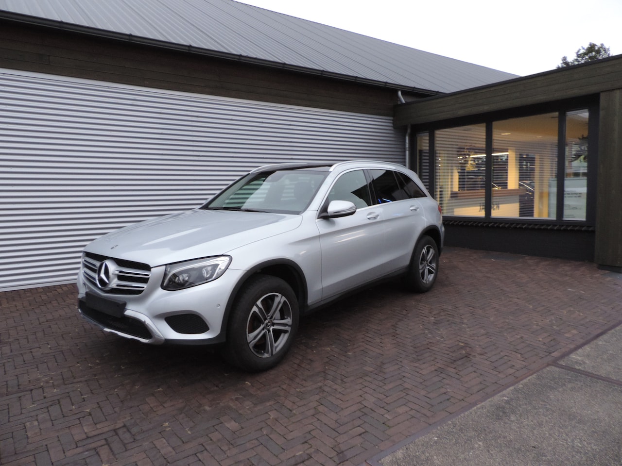 Mercedes-Benz GLC-klasse - 250 4MATIC motor schade diefstal panoramadak - AutoWereld.nl