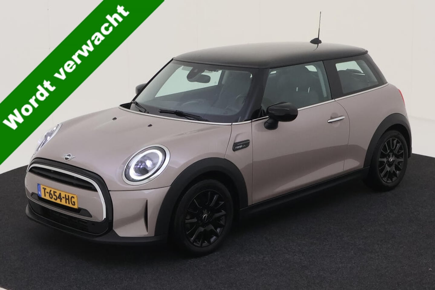 MINI Cooper - Mini 1.5 Camden Edition NL-AUTO | 1/2 LEDER - AutoWereld.nl