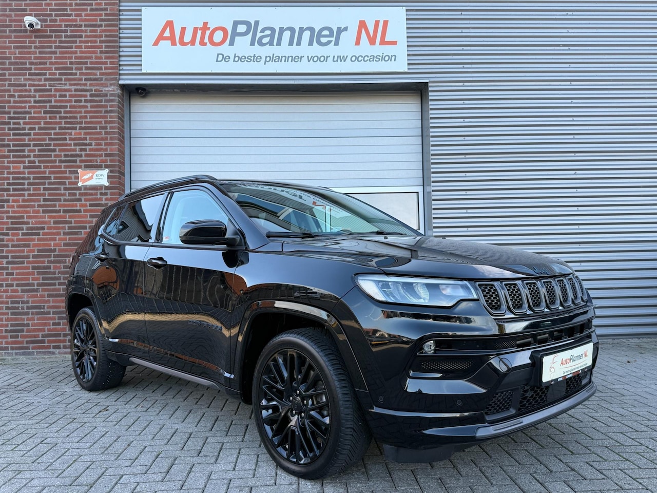 Jeep Compass - 4xe 240 Plug-in Hybrid S! Camera! Leder! Pano! - AutoWereld.nl