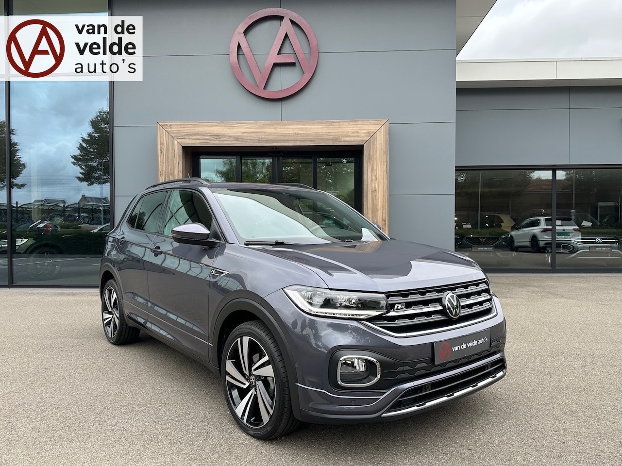 Volkswagen T-Cross - 1.5 TSI 150pk DSG 2x R-Line | Camera | Virtual cockpit | Carplay | Navi | Rijklaar incl. v - AutoWereld.nl