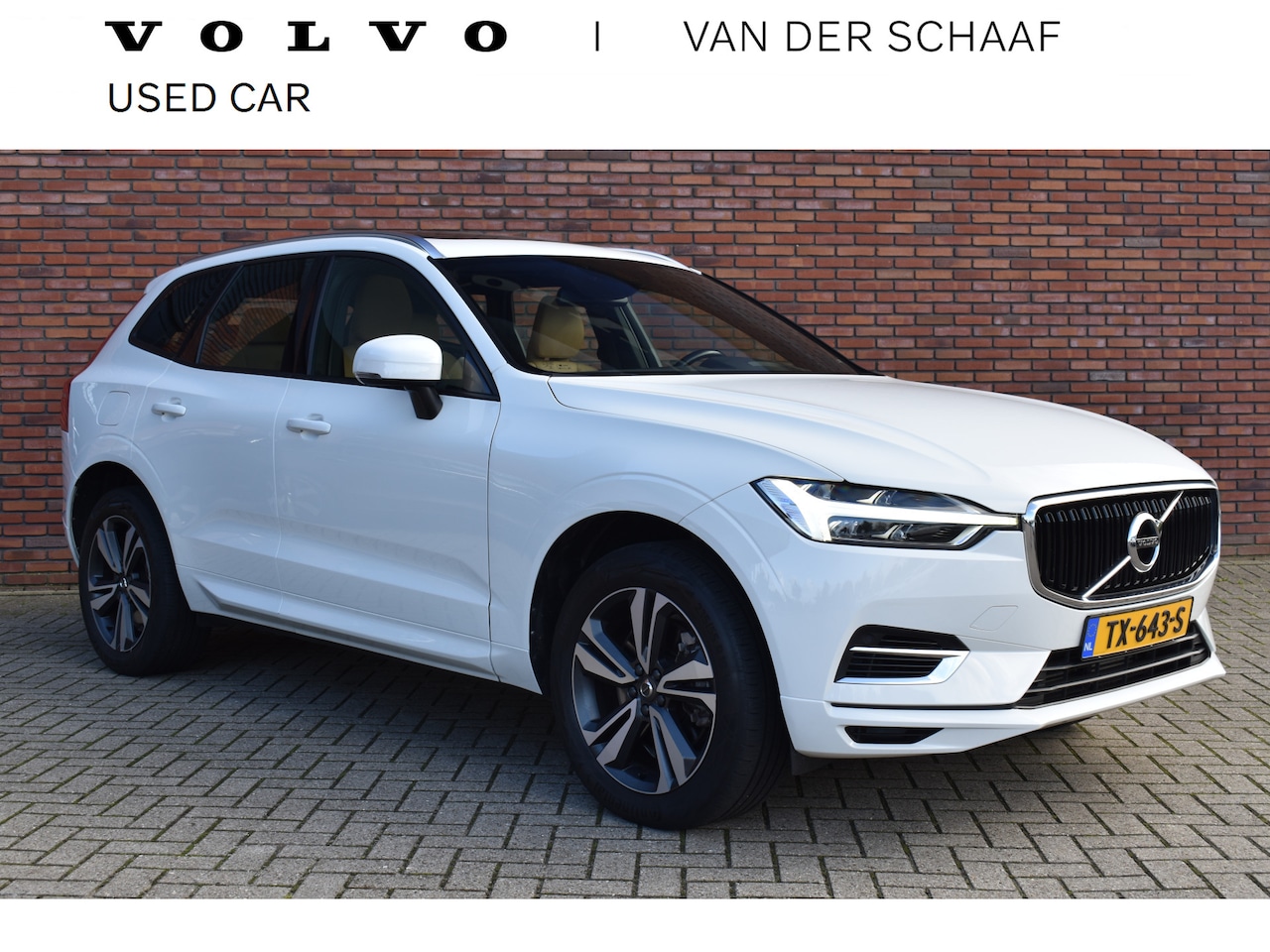 Volvo XC60 - T8 407PK Twin Engine AWD Momentum | Business Pack | Trekhaak | Achteruitrijcamera | - AutoWereld.nl