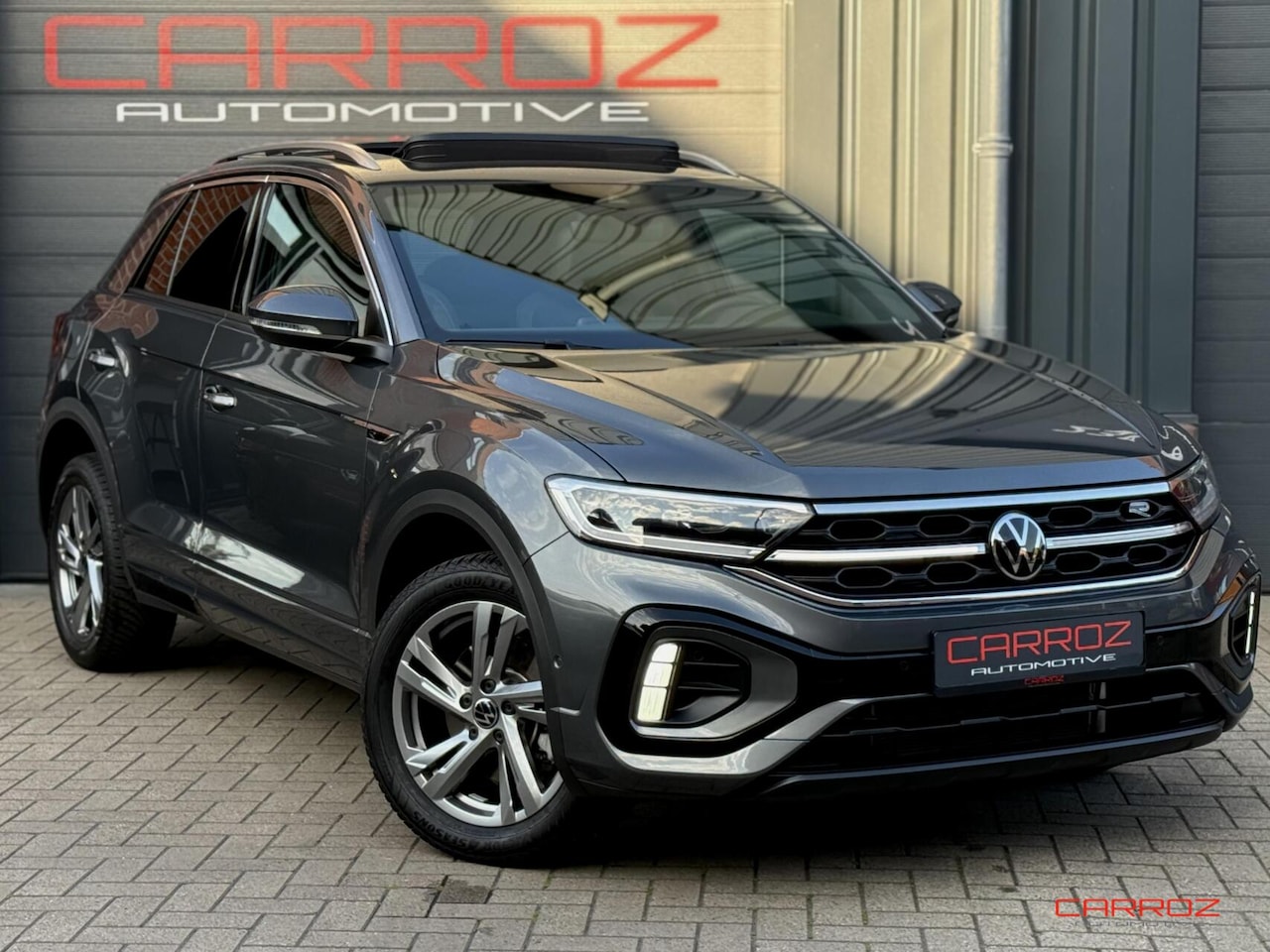 Volkswagen T-Roc - 1.5 TSI (3x) R-Line Leer Pano ACC Camera Trekh. IQ LED CarPlay - AutoWereld.nl