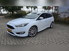 Ford Focus Wagon - 1.5 Titanium Edition ST-Line
