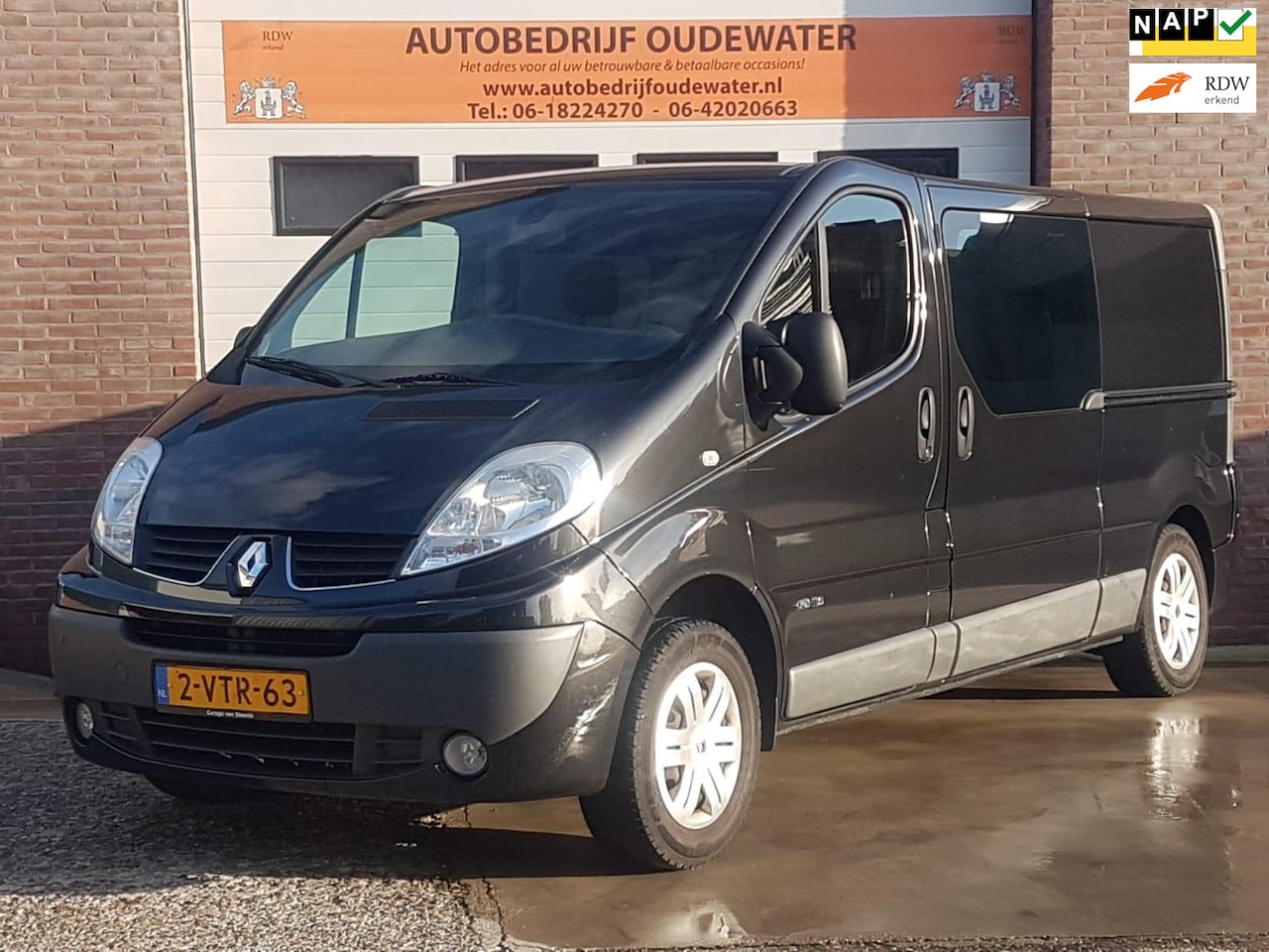 Renault Trafic - 2.0 dCi T29 L2H1 DC Générique 2 schuifdeuren! - AutoWereld.nl