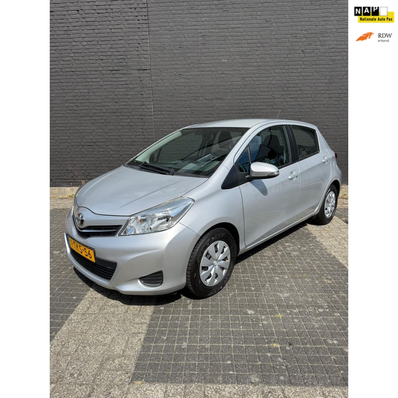 Toyota Yaris - 1.0 Vvt-i 5-DRS 2014 Grijs - AutoWereld.nl