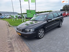 Volvo V70 - 2.4 Comfort Line / AUTOMAAT / APK oktober 2026