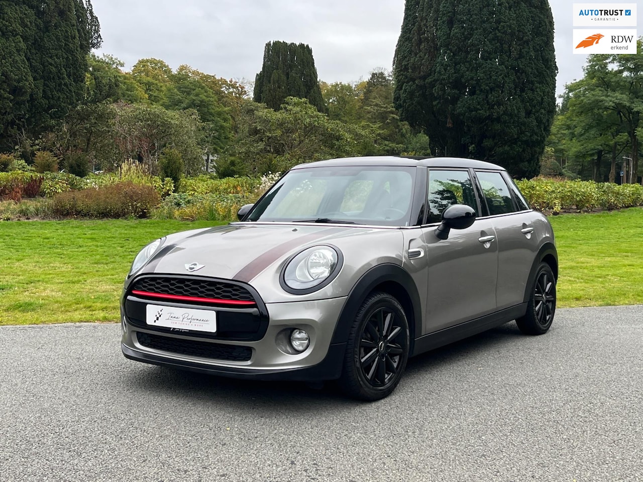 MINI John Cooper Works - Mini 1.5 Business JCW - Navi - AutoWereld.nl