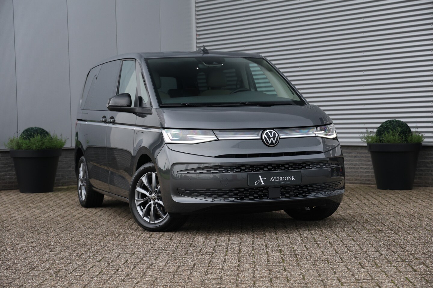 Volkswagen Multivan - 1.4 eHybrid L1H1 Style 7P 218PK Elektrische Schuifdeuren|IQ Verlichting|Camera - AutoWereld.nl