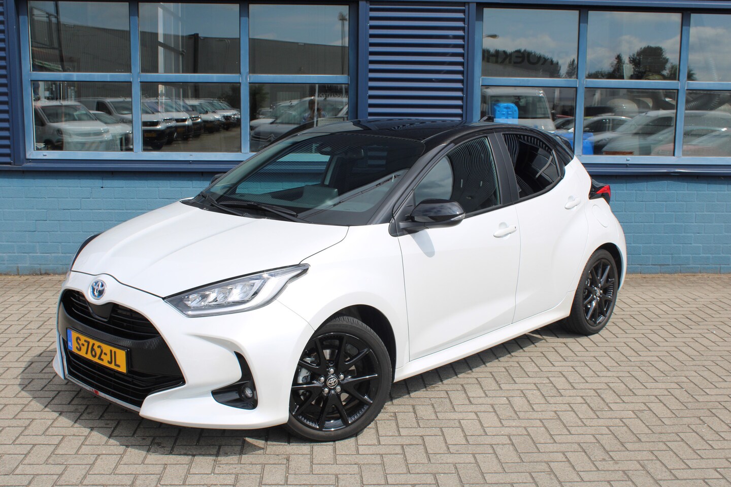 Toyota Yaris - 1.5 Hybrid Executive | Achteruitrijcamera | Afwijkende dakkleur | Apple Carplay/Android Au - AutoWereld.nl