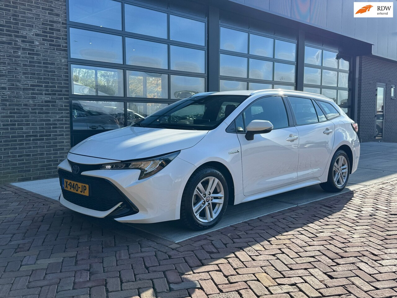 Toyota Corolla Touring Sports - 1.8 Hybrid Active |Stoelver | Navi | Clima | Camera | - AutoWereld.nl