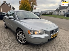 Volvo S60 - 2.4 Kinetic Airco, Trekhaak, Parksensor