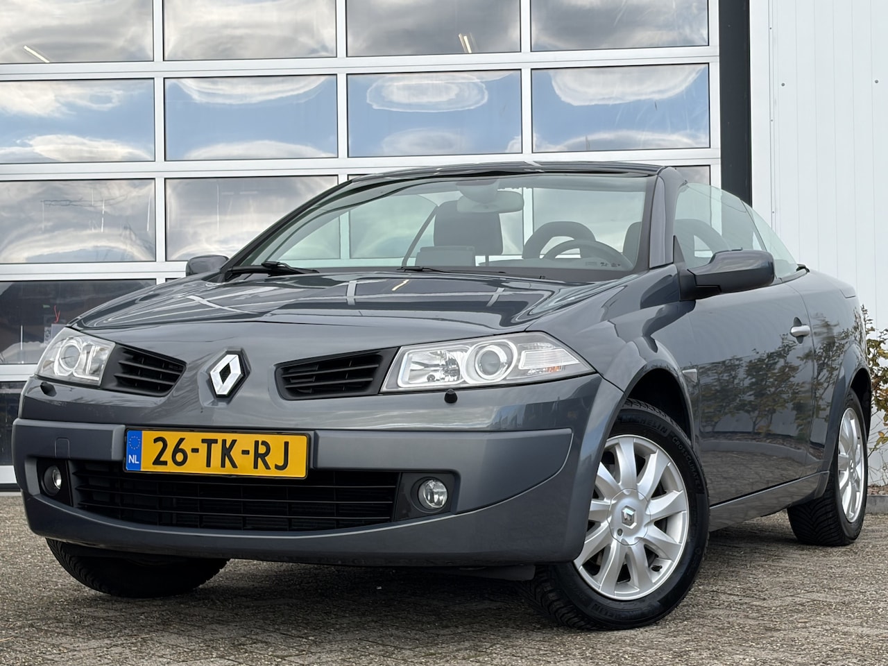Renault Mégane coupé cabriolet - 1.6-16V Tech Line 112pk | Airco automatisch | Elektrisch bedienbare kap | Lichtmetalen vel - AutoWereld.nl