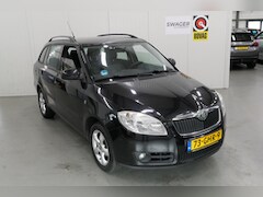 Skoda Fabia Combi - 1.4 16V 63KW Ambiente(Trekhaak&Goed onderhouden)
