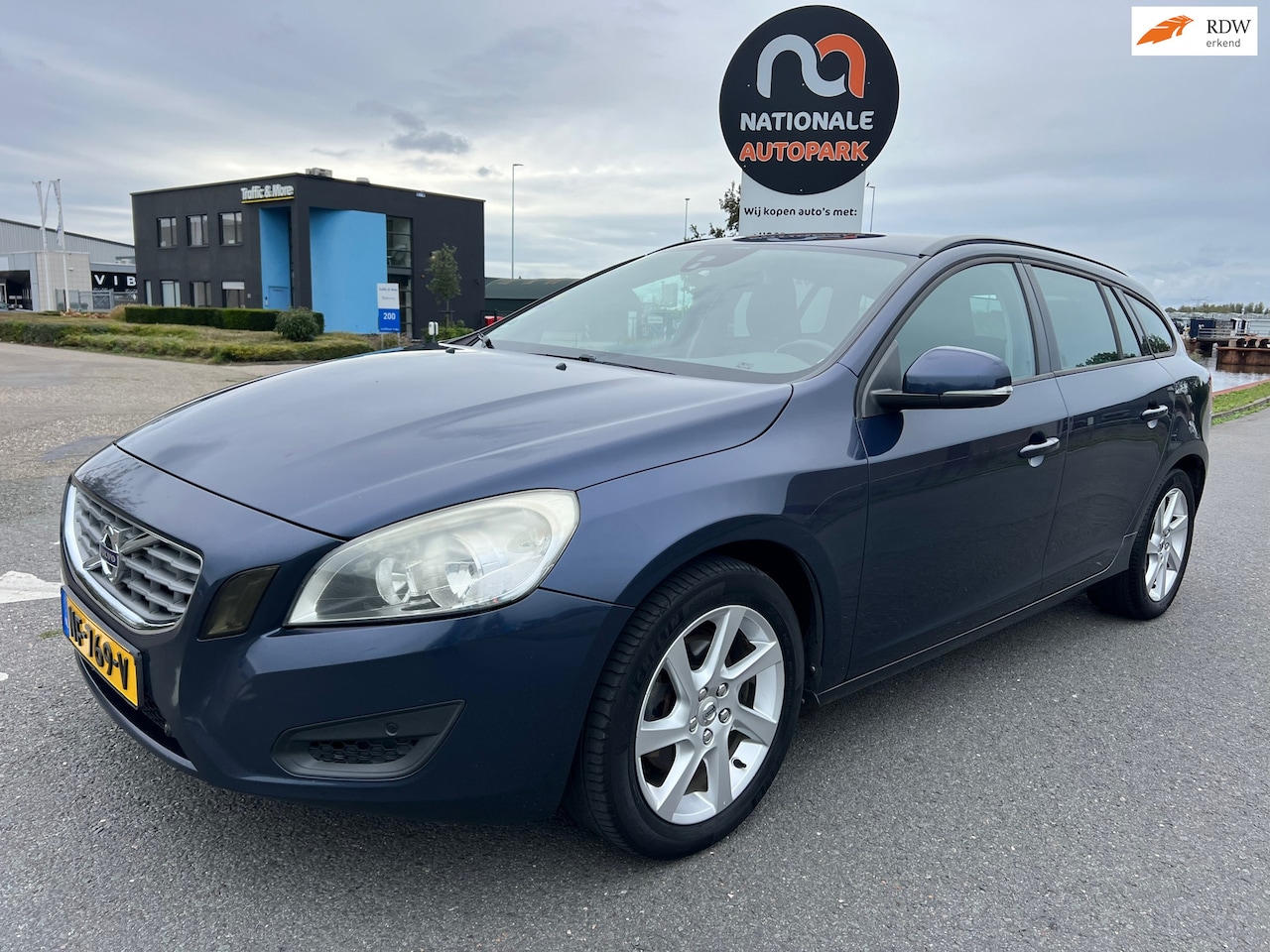 Volvo V60 - 1.6 D2 Momentum * EURO 5 * TOP AUTO * - AutoWereld.nl