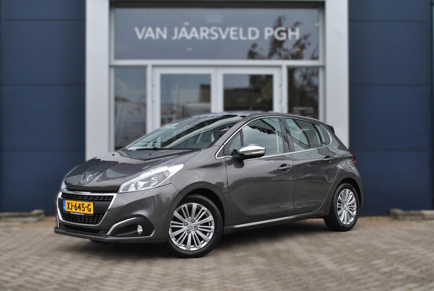 Peugeot 208 - Allure 1.2 Puretech 110pk Panodak / Trekhaak - AutoWereld.nl