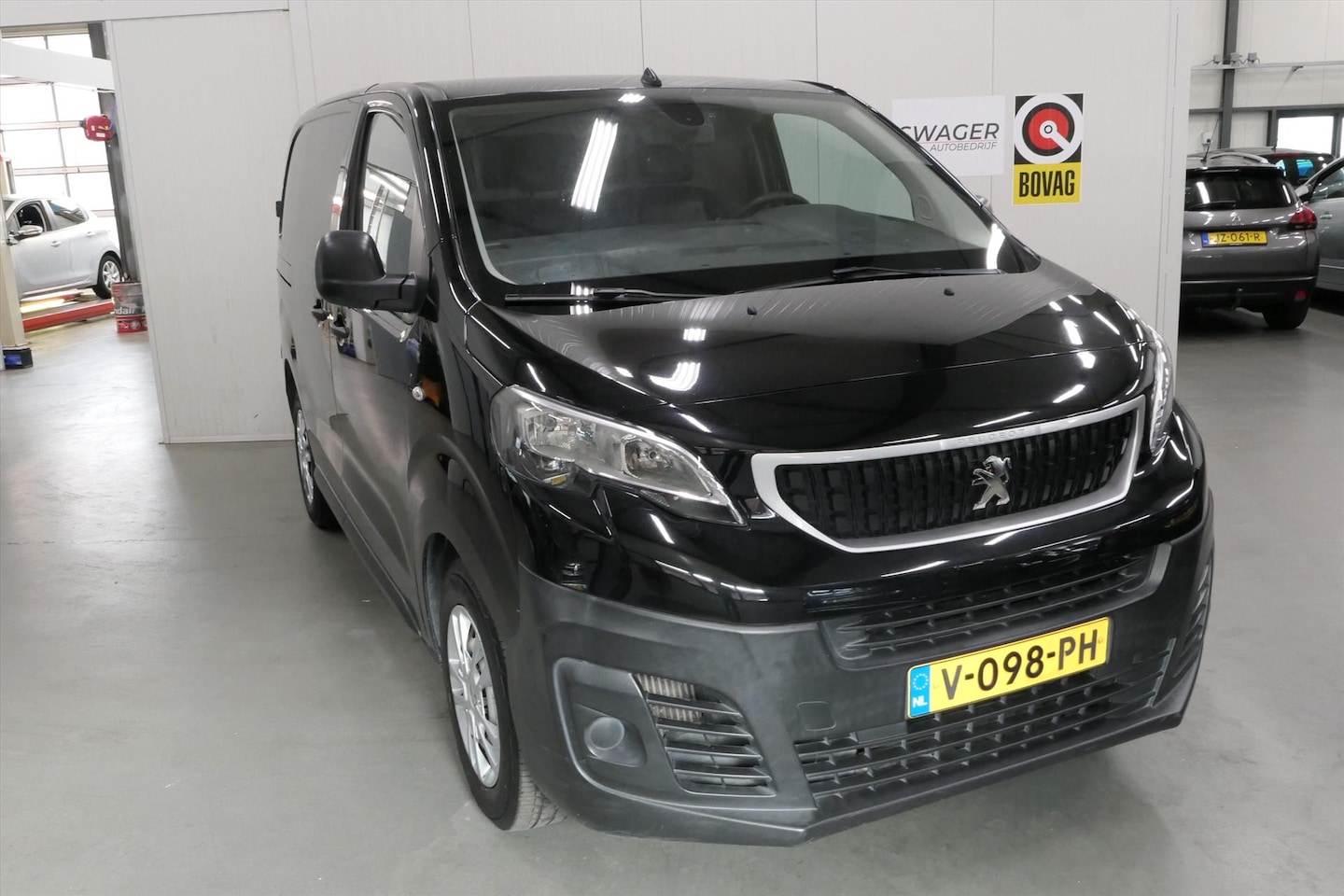 Peugeot Expert - 2.0 BlueHDi 120pk 3p. Premium (trekhaak) - AutoWereld.nl