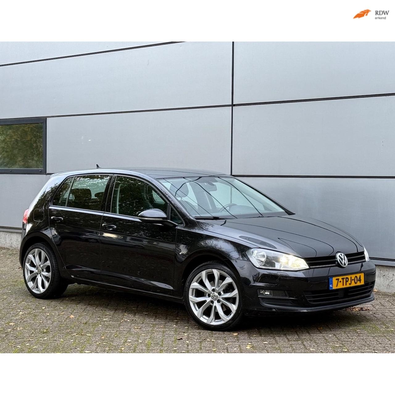 Volkswagen Golf - 1.2 TSI Highline Automaat |Stoelverw |Front Assist |Navi |Stuurbed |Park Sensor |Trekhaak - AutoWereld.nl