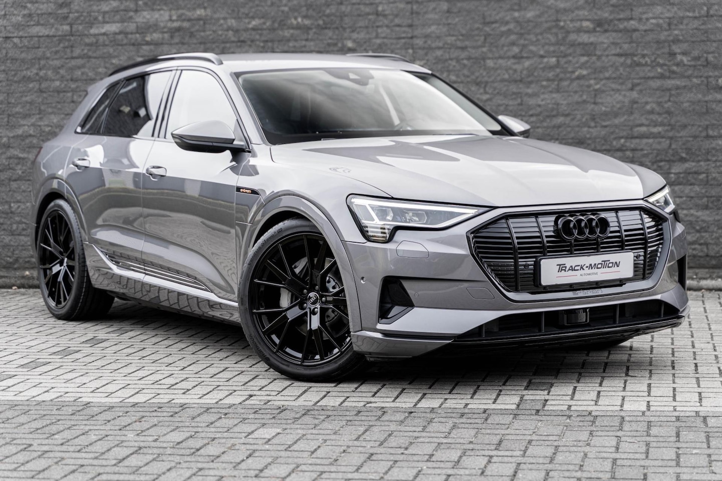 Audi e-tron - E-tron 55 quattro advanced Grey & Black - AutoWereld.nl