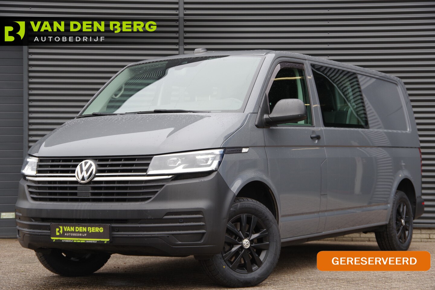 Volkswagen Transporter - 2.0 TDI L2 DC 5P, 150PK AUT. LED, TREKHAAK, ADAPT. CRUISE, CAMERA, NAVI, AIRCO, PARKEERSEN - AutoWereld.nl