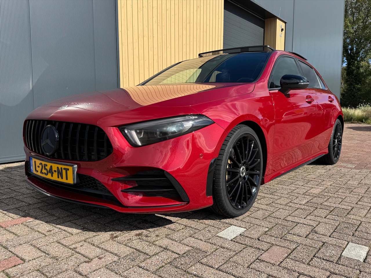 Mercedes-Benz A-klasse - A 180 Business Solution AMG | NL Auto | Sfeerverlichting | Burmester | Pano | Memory | Sto - AutoWereld.nl