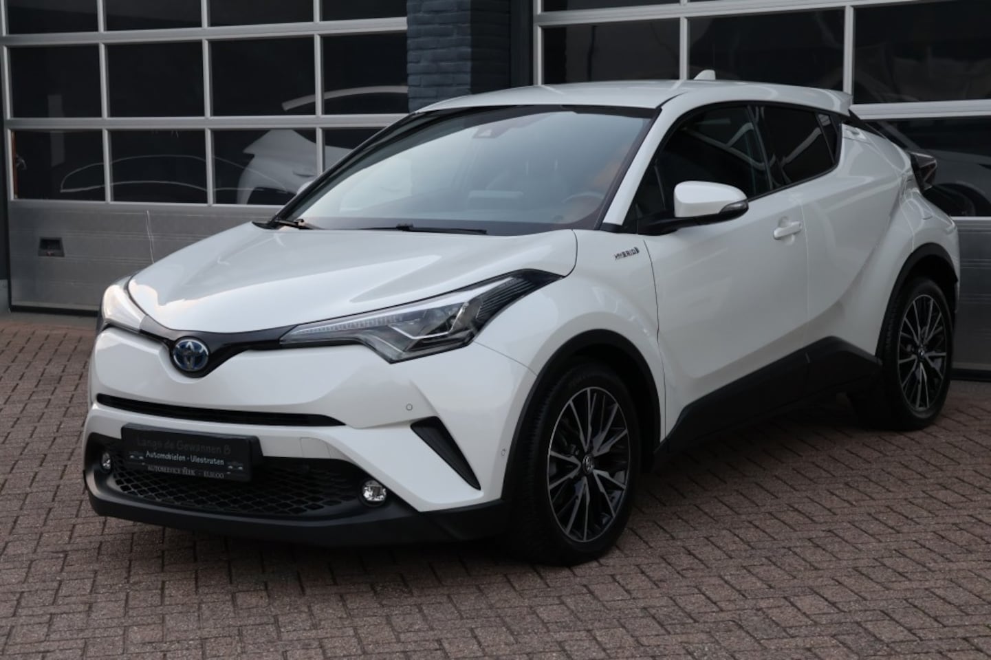 Toyota C-HR - C-HR 1.8 Hybrid Style, navigatie, camera, half leder - AutoWereld.nl