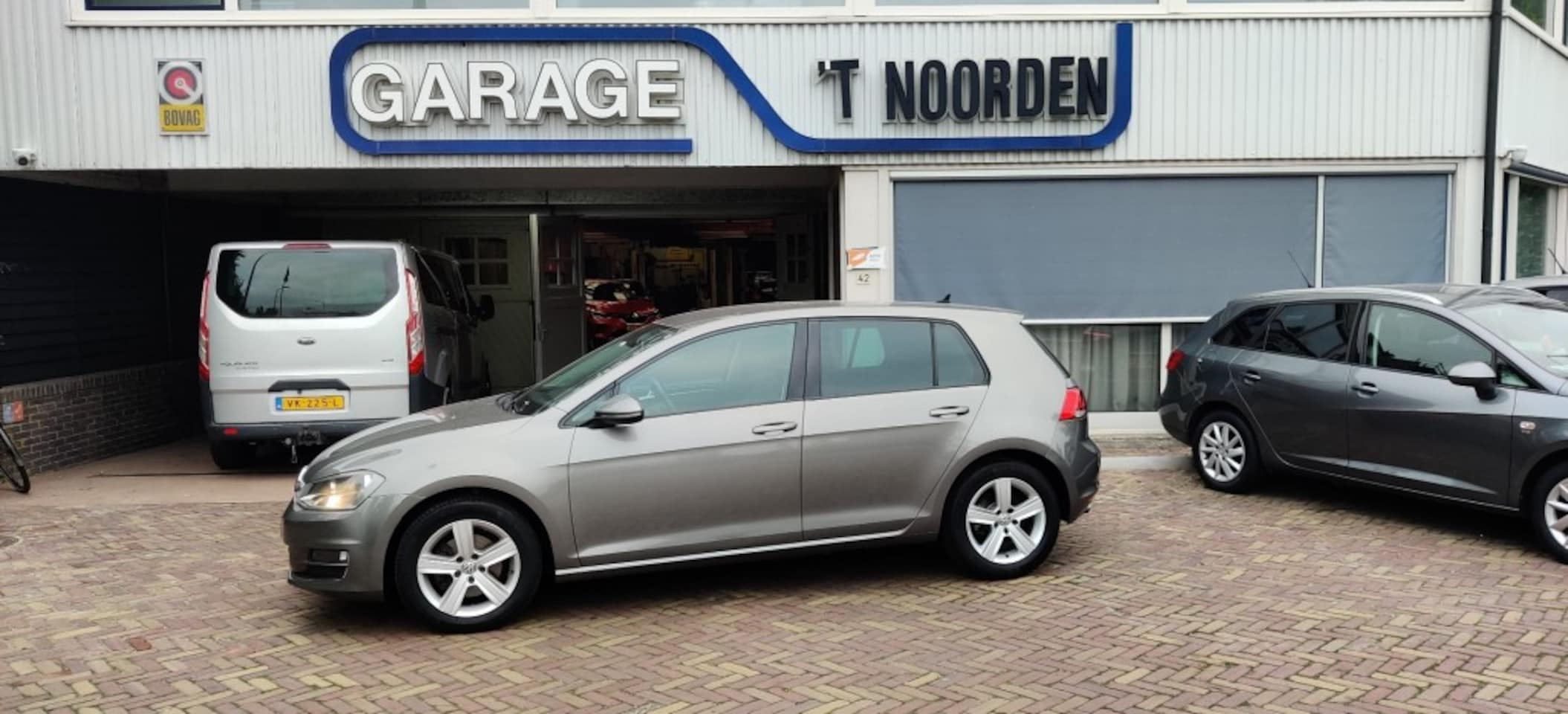 Volkswagen Golf - 1.4 TSI Highline 5 deurs , Navi , PDC , Trekhaak - AutoWereld.nl