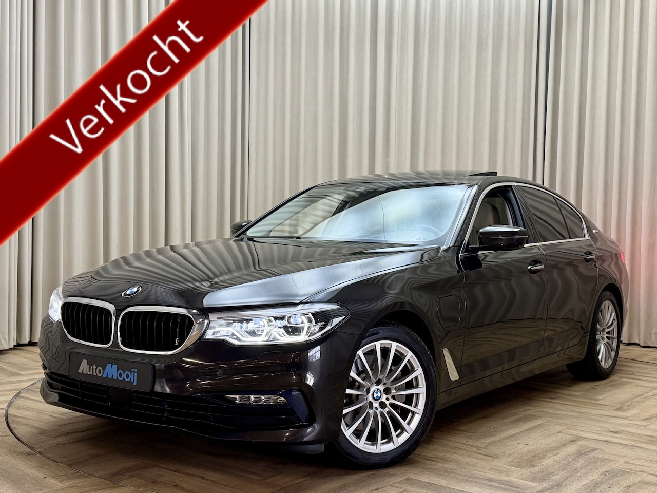 BMW 5-serie - 530e *Full-Option* Soft-Close / Nightvision / Schuifdak / Bowers en Wilkins / Massage / Me - AutoWereld.nl