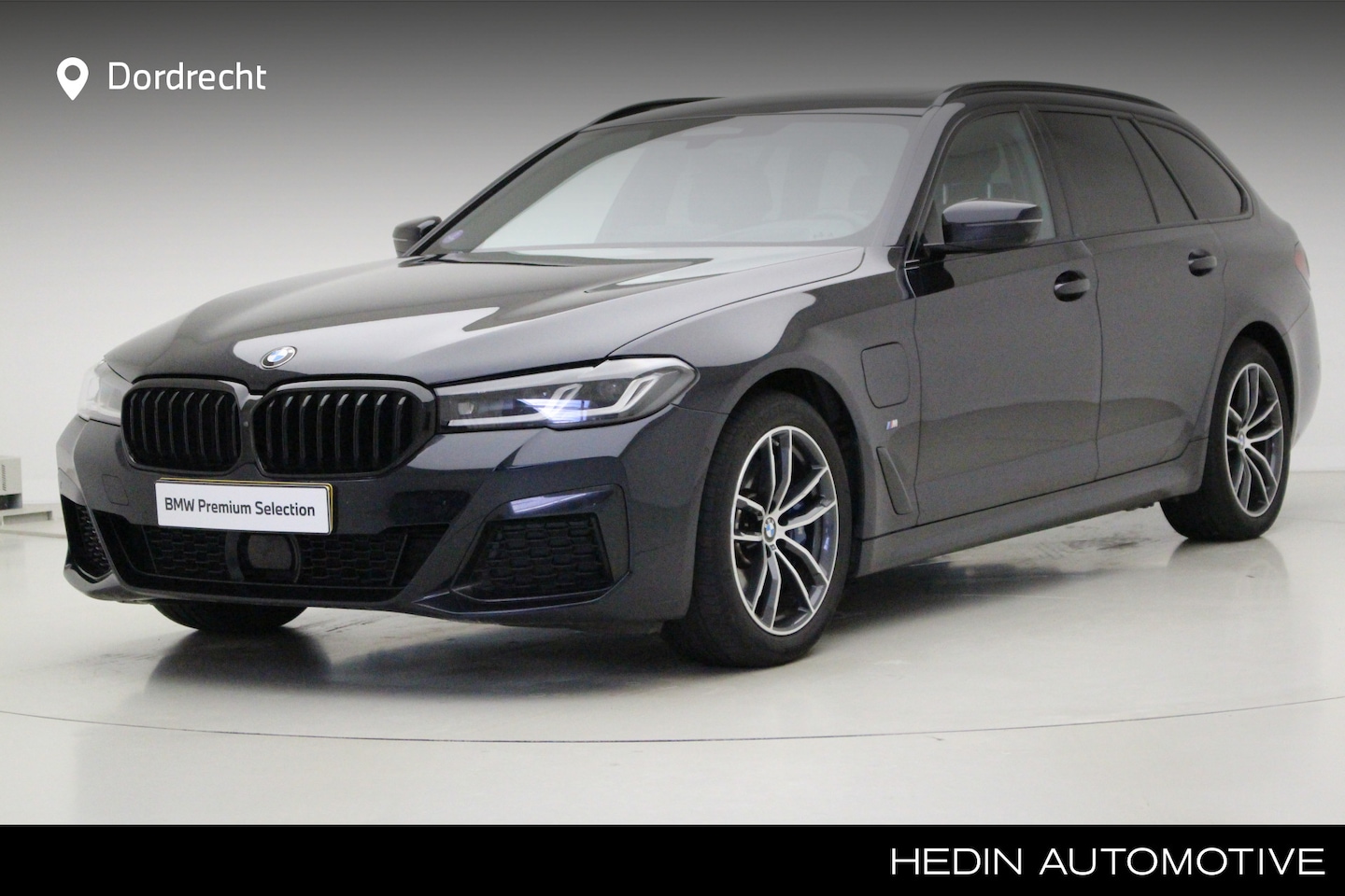BMW 5-serie Touring - 530e M-Sport | Trekhaak | Harman Kardon | Panorama | Active Cruise Control | Head-Up | Pri - AutoWereld.nl