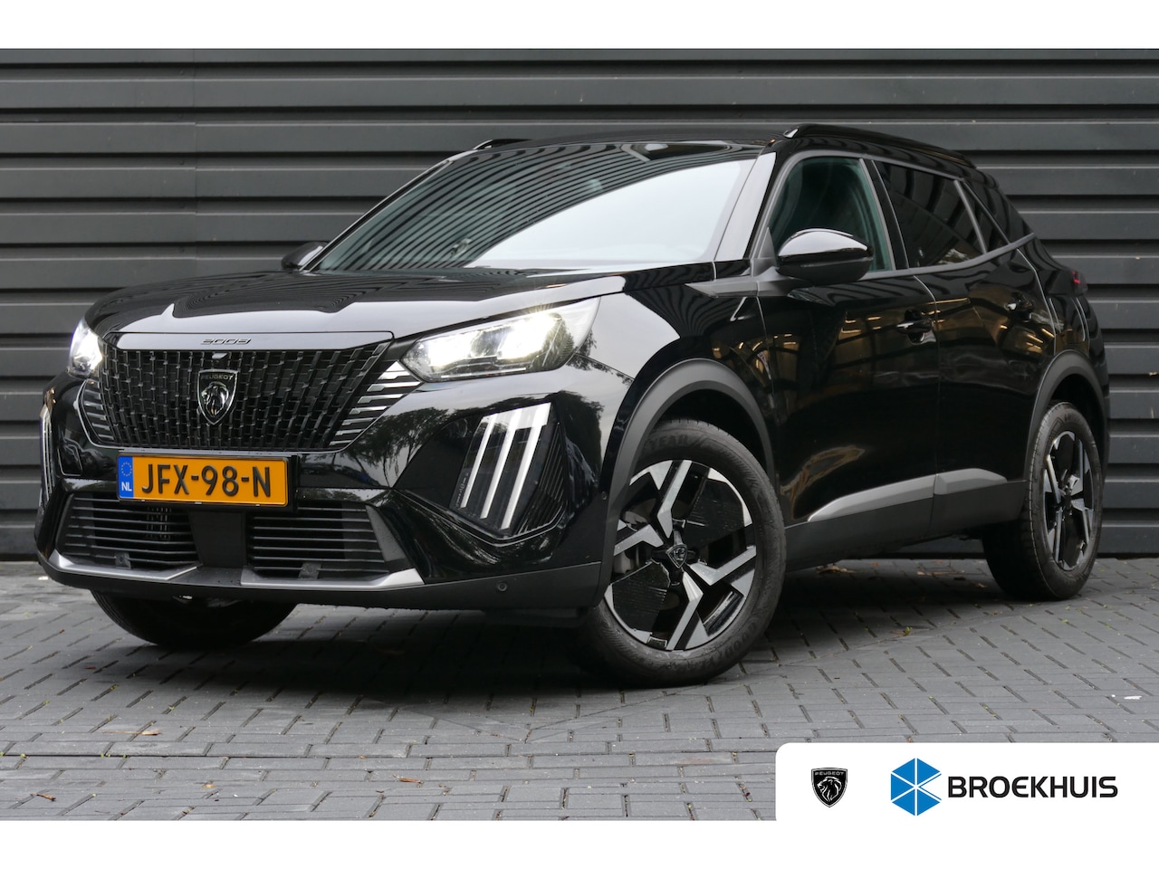Peugeot 2008 - 1.2 PureTech 130 Allure / NAVI / CLIMA / PDC / 17"LMV / CAMERA V+A / FULL-LED / WINTERPAKK - AutoWereld.nl