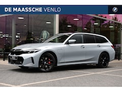 BMW 3-serie Touring - 330e High Executive M Sport Automaat / Panoramadak / Trekhaak / Sportstoelen / Adaptieve L