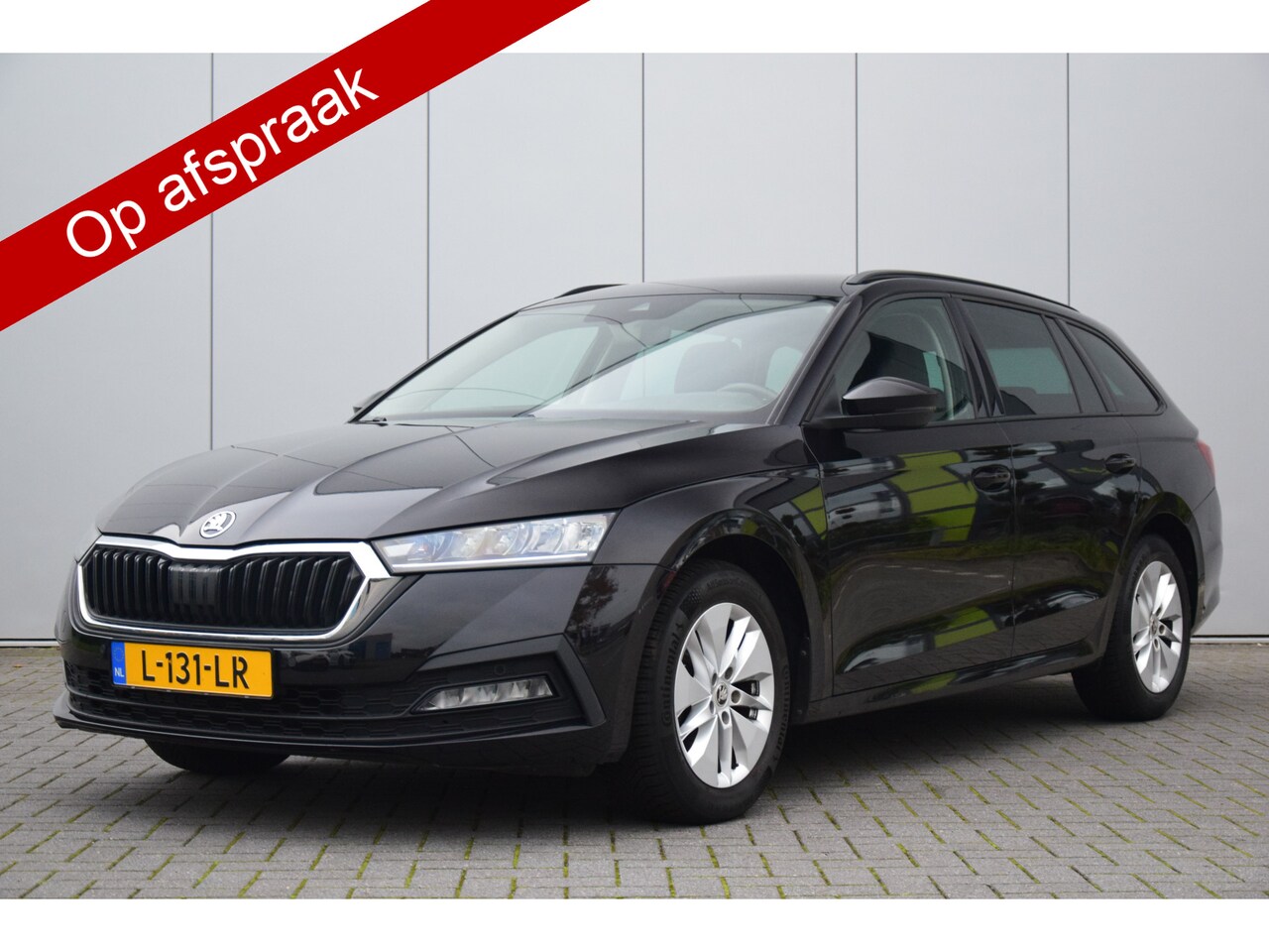 Skoda Octavia Combi - 1.0 TSI Business Edition Priv/Glass Navi/Carlpay Digi/Cockpit Led Pdc - AutoWereld.nl