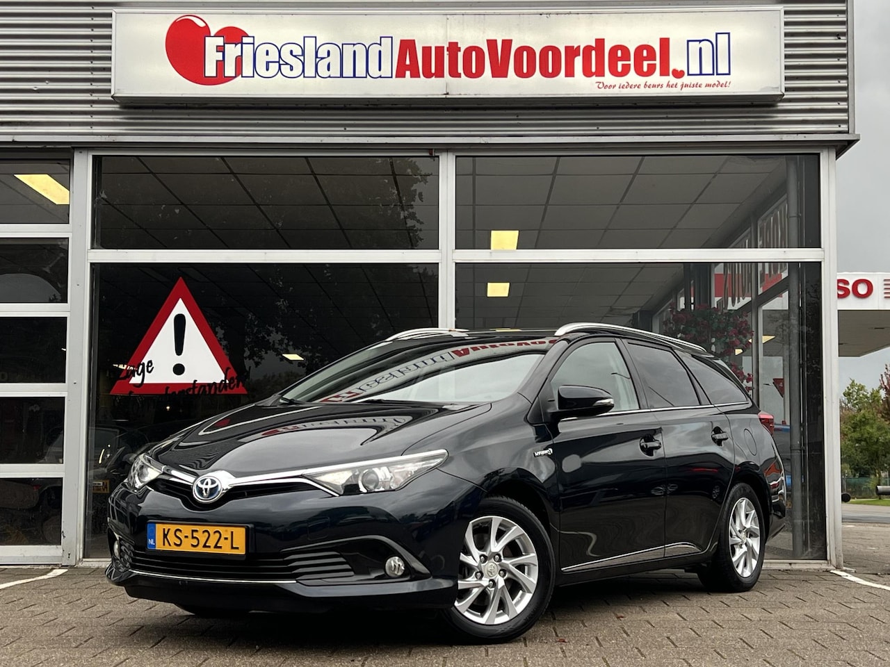 Toyota Auris - 1.8 Hybrid Trend / Camera / Pano / Navi / 2016 - AutoWereld.nl